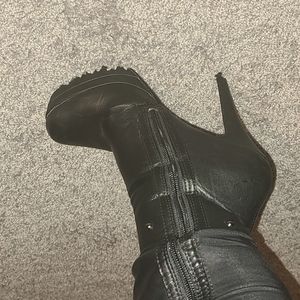 7 1/2 Bakers' black Over the knee heel boots